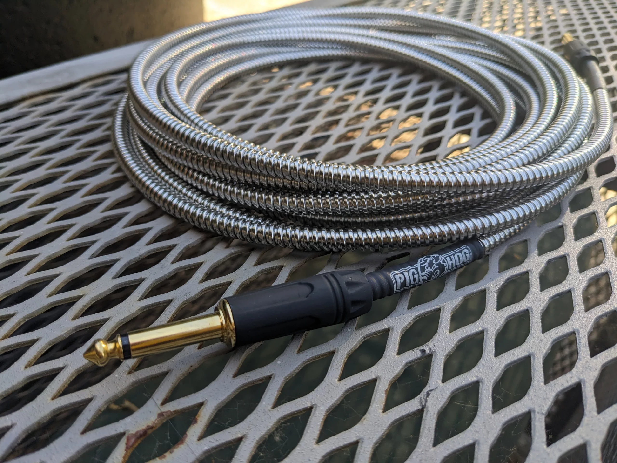 Cabo Pig Hog “Armor Clad” para Instrumento – 3m 10FT (Plug L Curvo) - Imagem 4
